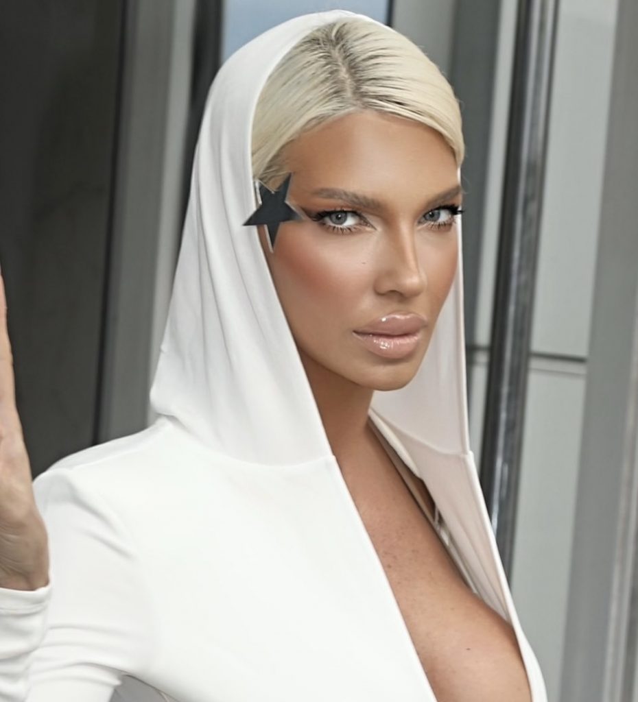 Kad se prašina slegne, svi će je zvati ikonom: Jelena Karleuša, žena zbog koje se trese Balkan!