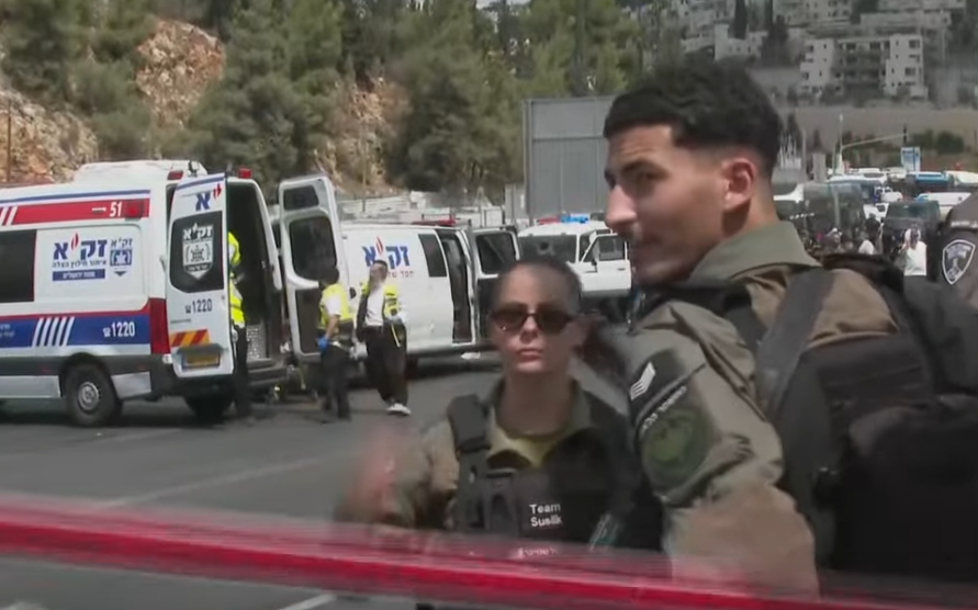 Stravičan napad u Jerusalimu: Ušli u autobus i počeli da pucaju u putnike (VIDEO)