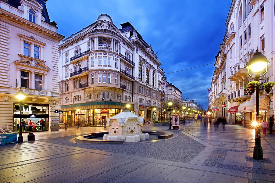 Incident u Knez Mihailovoj, napadač nožem povrijedio tri osobe, zbrinuti u Urgentnom