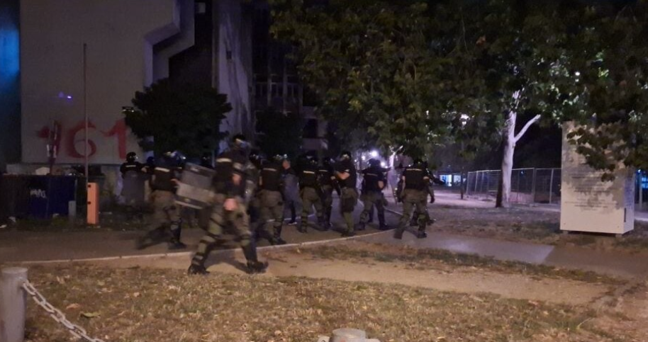Novi Sad: MUP tvrdi da su napadnuti policajci, novinari i svjedoci tvrde suprotno