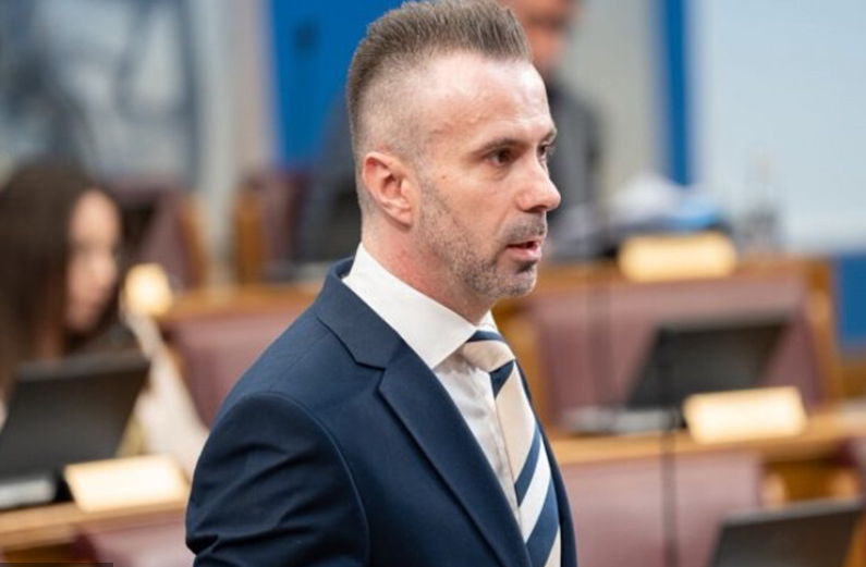 Bogdanović: Patološke laži Radulovića, imao sam 28 desetki i jednu devetku, položio svaki ispit u roku, bio najbolji student…