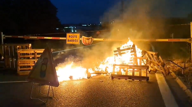 Evropljani to tako rade: Policija razbila blokade u Francuskoj, pohapsili na stotine demonstranata! (VIDEO)
