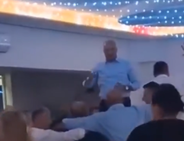Veselo u komšiluku: Bosanski ministar odbrane tancovao uz Thompsona! (VIDEO)