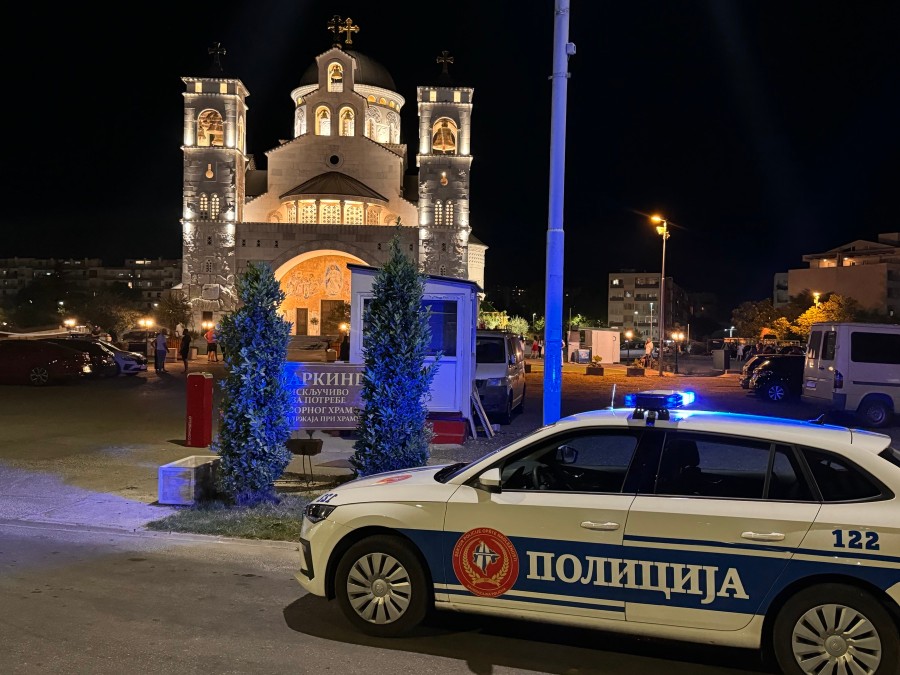 Automobilom probila rampu hrama u Podgorici, povrijedila dvije osobe: Sud vratio na doradu optužnicu protiv žene koja je izazvala incident