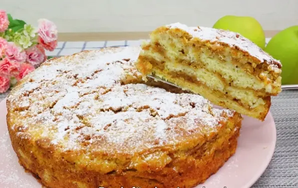 Idealan za jesen: Za ovaj mekani kolač vam trebaju samo dvije jabuke i 10 minuta