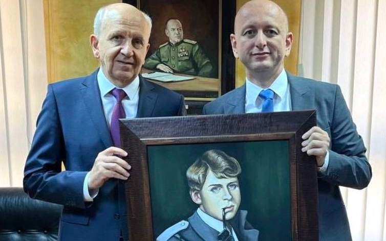 Knežević sa ruskim ambasadorom: Upoznao ga sa aktuelnom društveno političkom situacijom u državi, iskazana nada da će se odnosi Crne Gore i Rusije poboljšati!