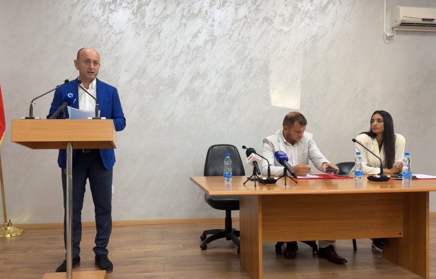 Knežević otkrio: Željko Ivanović uvalio snahu i zaposlio je u Vladu! (VIDEO)