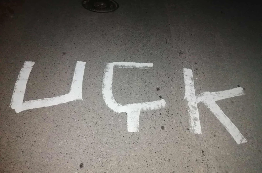 Na Kosovu opet provokacije: Ispisani grafiti „UČK“