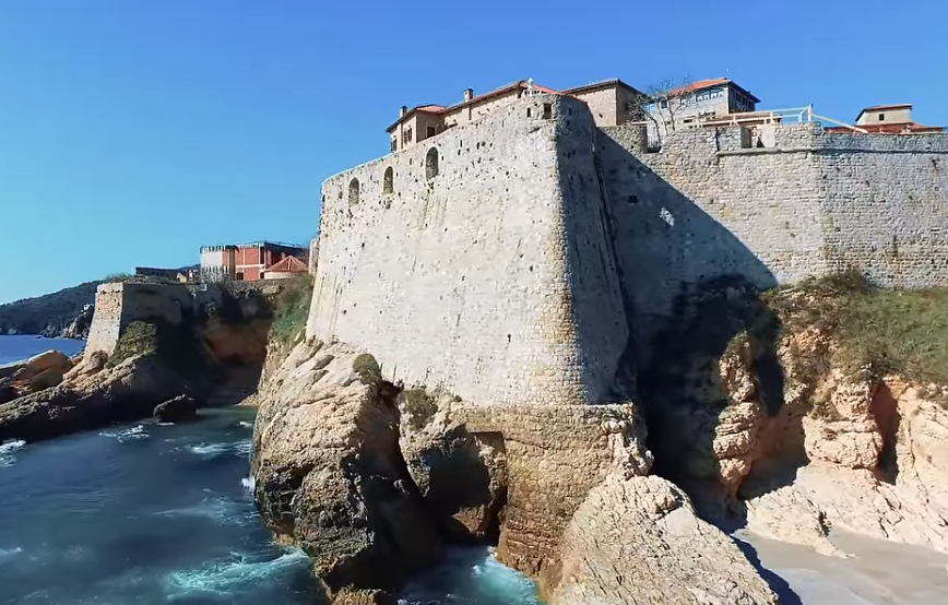 Ulcinjani i Beograđanin se pobili ispred kafane, svi privedeni!