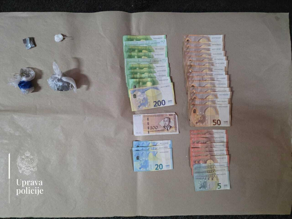 U Budvi uhapšeni državljani Srbije i Turske: Pronađeni kokain, marihuana i 2.000 evra