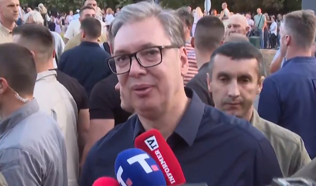 Vučić sa skupa protiv blokada na Banjici: Razgovaramo da se pomirimo sa sestrama i braćom, obojena revolucija je propala i narod je pobijedio!