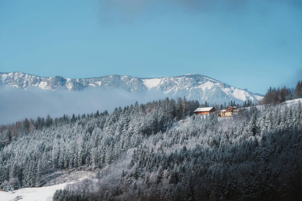 Slovenija: Lavina zatrpala troje hrvatskih planinara, akcija spašavanja u toku