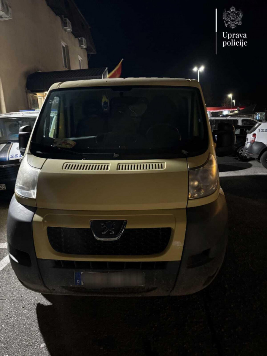 AUTO UPRAVA POLICIJE