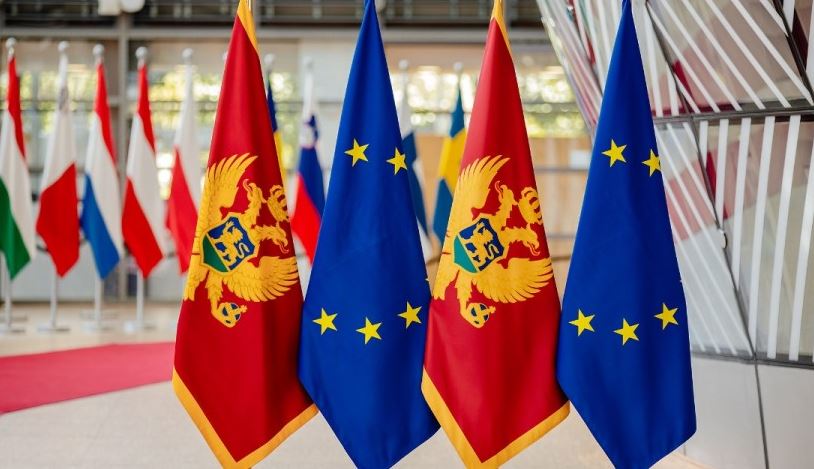 Crna-Gora-EU-zastave-foto-vlada-cg