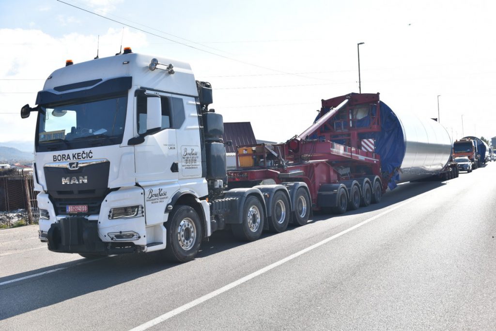 Počeo transport djelova za vjetroelektranu Gvozd; Dragićević: Možemo sprovesti zelenu tranziciju bez potapanja Komarnice