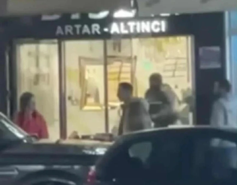 Filmska pljačka u Sjevernoj Makedoniji: Naoružani do zuba oteli zlato vrijedno 1,8 miliona eura (VIDEO)