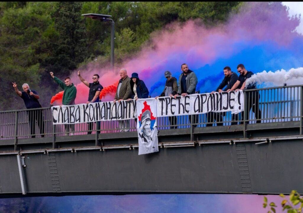 „Slava komandantu treće armije“: Podgoričani se oprostili od generala Nebojše Pavkovića!