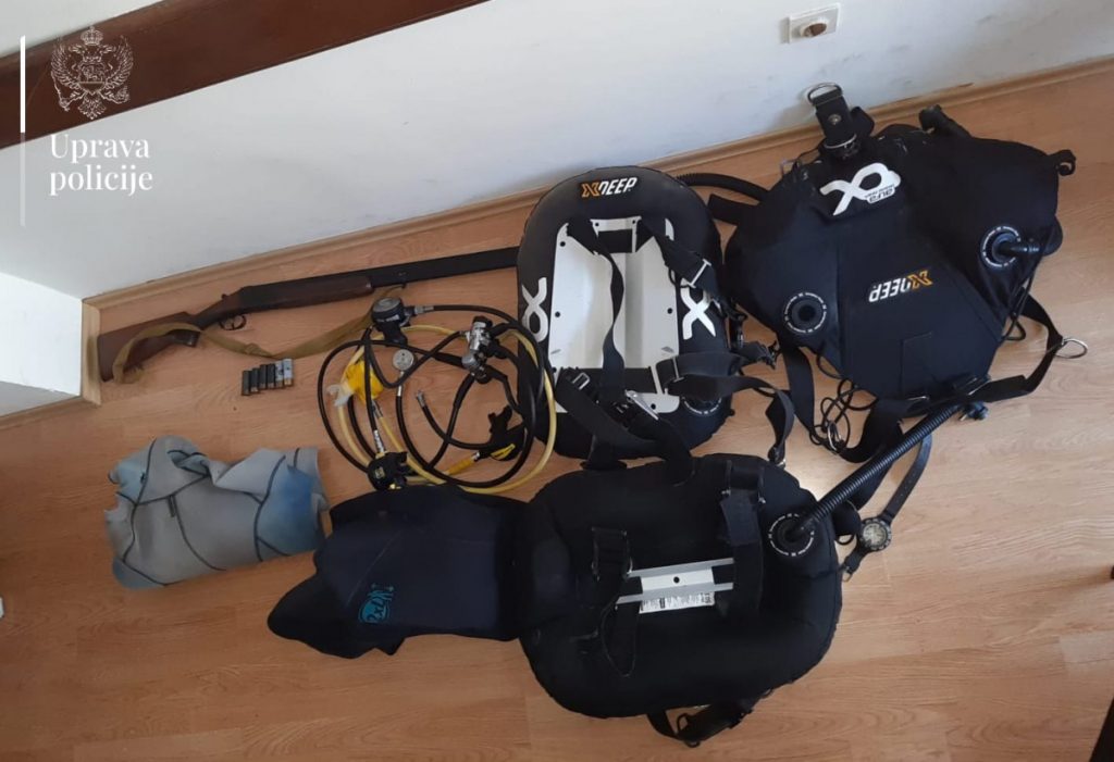 Pretres u Kotoru: Policija tražila ukradenu ronilačku opremu, pronašla pušku
