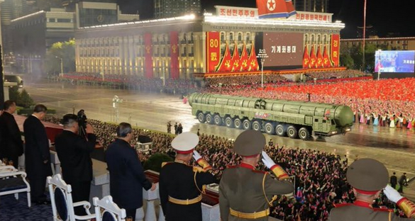 Vojna parada u Sjevernoj Koreji, prikazana nova interkontinentalna raketa