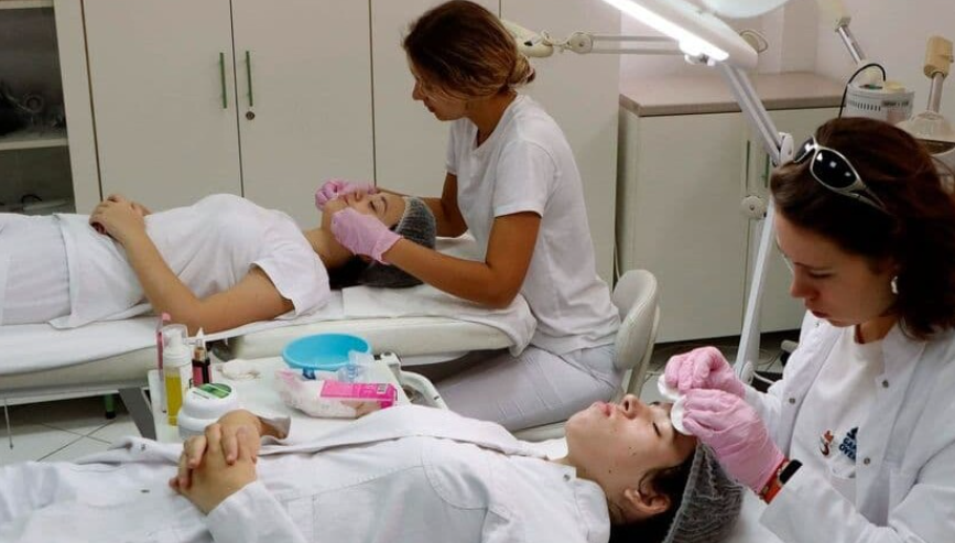 Kvalitetnim obrazovanjem potiskuju „samouke“ kozmetičarke