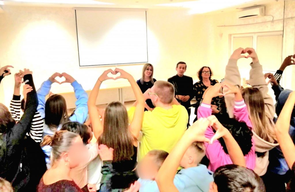 Uspješno muzičko-pjesničko veče Dragan Koprivica i prijatelji u Dječjem domu „Mladost“