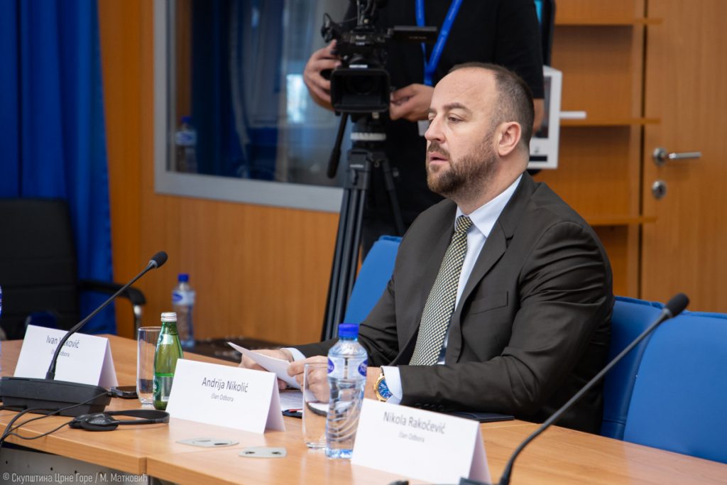 Nikolić sramno napao pokojnog mitropolita: Amfilohije bio najbolji đak Justina Popovića i Nikolaja Velimirovića, najretrogradnijih ideologa crkve koja je imala anticrnogorsku misiju