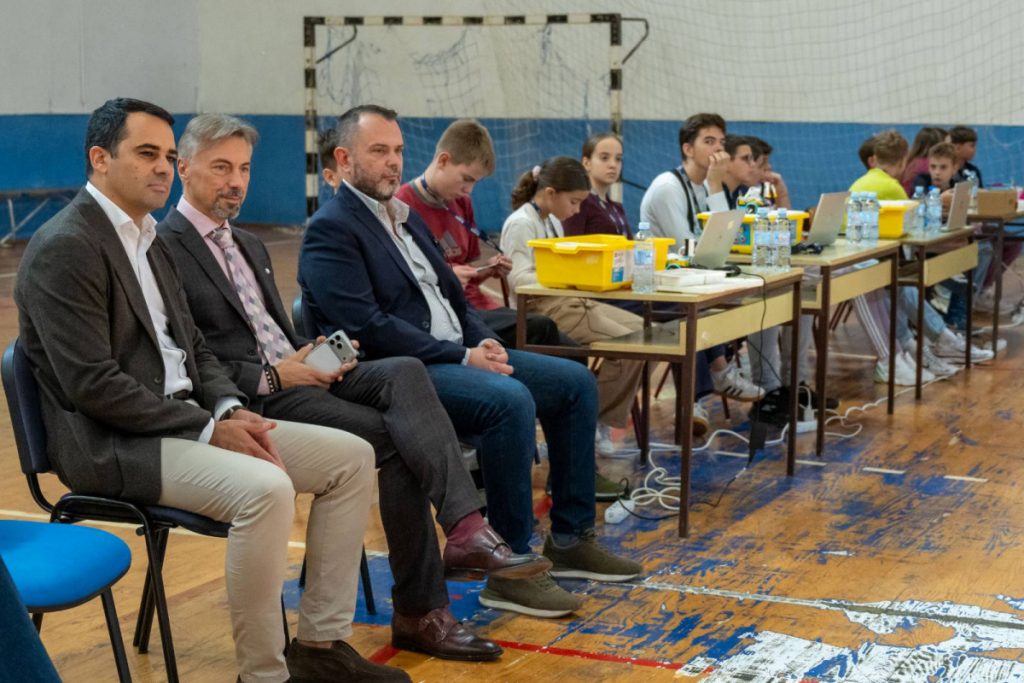 Mtel povezuje znanje i inovacije: Održano regionalno takmičenje u robotici u Baru