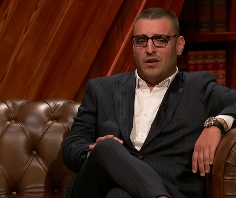 Bizarno! Darko Lazić reklamira plac za polupane automobile da bi mu popravili džip: Ljudi zgroženi: „Ima li neka radnja da se Daretu zamijeni mozak?“