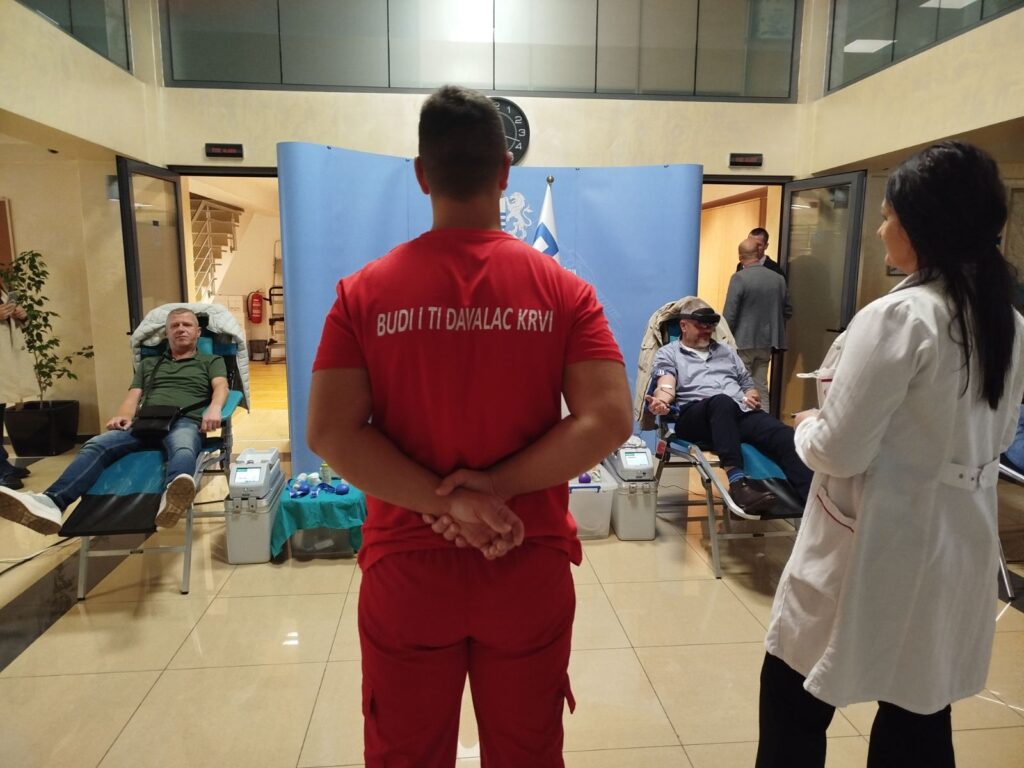Zaposleni Glavnog grada ponovo pokazali humanost – održana akcija dobrovoljnog davanja krvi u zgradi Skupštine