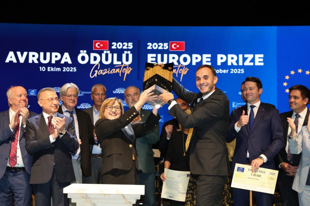 Konatar u ime Savjeta Evrope dodijelio nagradu Evropsku nagradu Gaziantepu za promociju evropskih vrijednosti