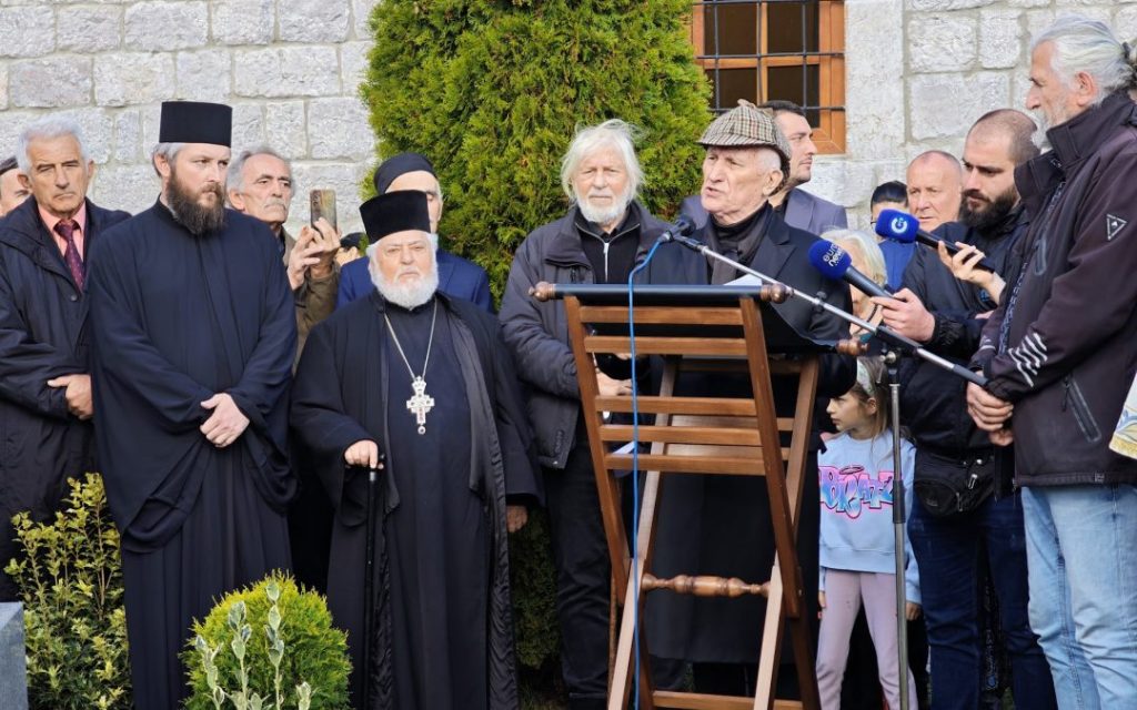 Bećković: Kao što su Svetog Petra nazivali jarcem, kao što su Njegoša za života trovali, tako su i mitropolita Amfilohija nazivali Risto sotono; Morački Jasnovidac je bio slobodan i neustrašiv!
