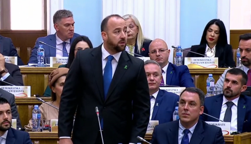 (VIDEO) Nikolić priprijetio poslanicima vlasti: Od danas su pojedini od vas i naši lični neprijatelji