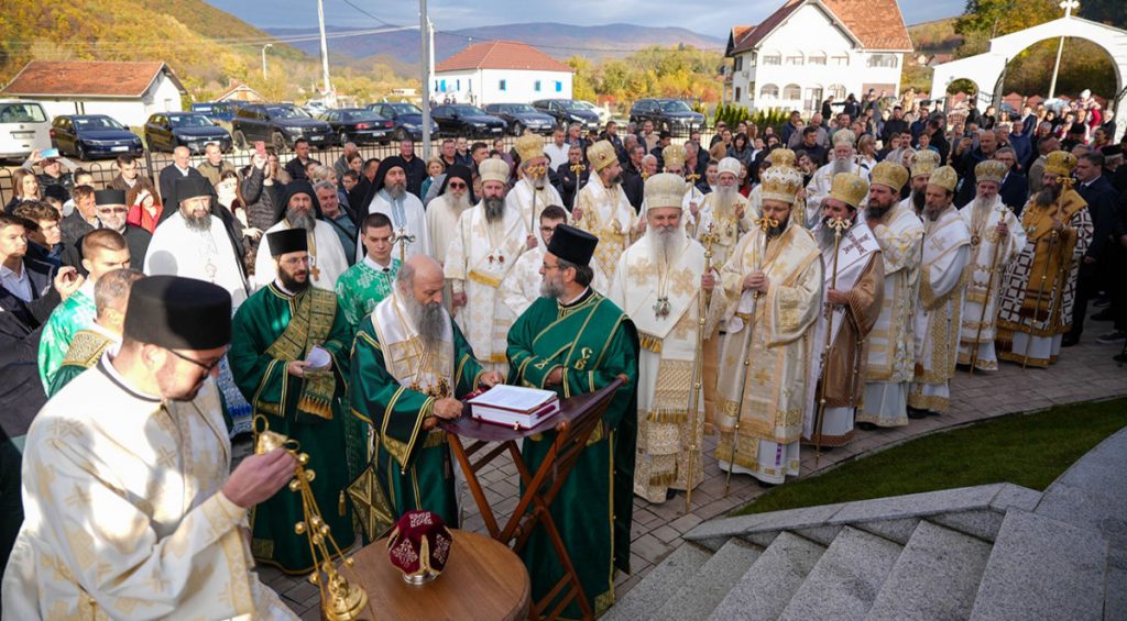 Patrijarh Porfirije osveštao hram u Deževi