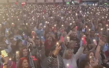 (VIDEO) Podgoričani ispratili Halida Bešlića: Pjesme koje su još jednom podsjetile koliko Podgorica zna da voli!