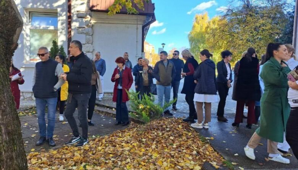 Dio zaposlenih bolnice u Nikšiću tvrdi da trpi mobing, direktor Mrkić negira: Ukinuo sam privilegije, pojedinima plate bile višestruko veće nego ostalom kadru