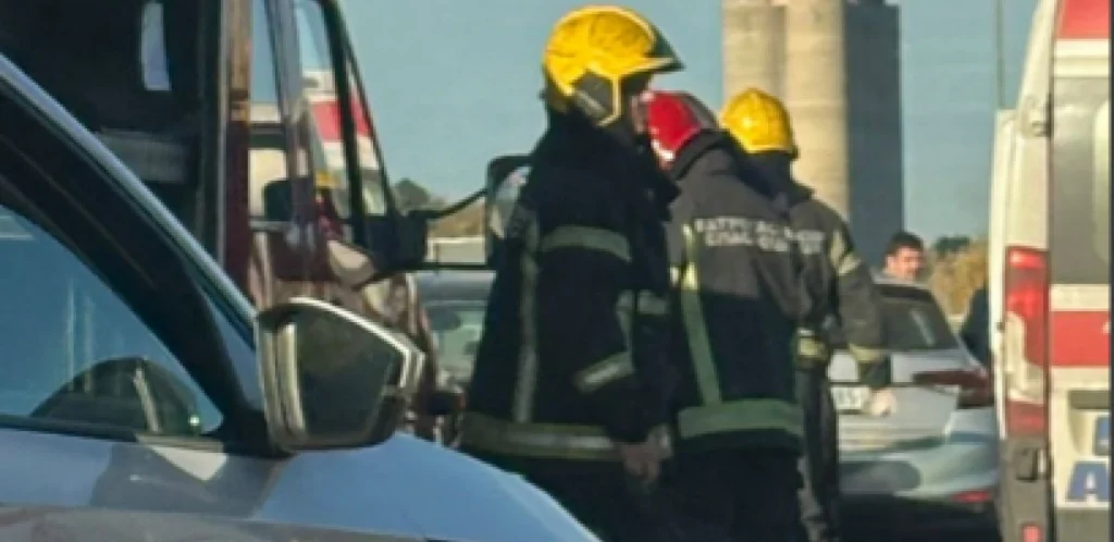 Stravičan udes kod Ostružnice, jedan automobil potpuno zgužvan