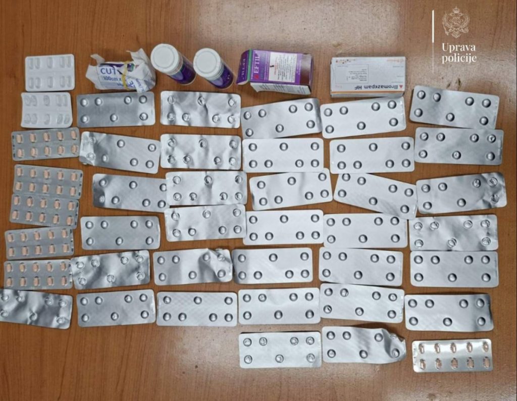U obući i stanovima u Podgorici i Beranama zaplijenjeno više od pola kilograma droge i 440 tableta opijata