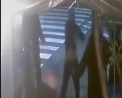 Policija vidjela nož kod stranca koji je napao momka na Zabjelu, istražuju šta je držao u rukama državljanin Crne Gore (VIDEO)