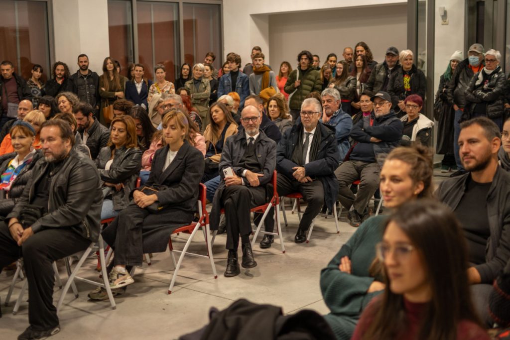 FUNK: Uspješno otvorena multimedijalna umjetnička izložba „Želim vidjeti moje planine“ na Cetinju