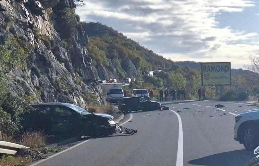 Udes na putu Podgorica – Cetinje: Više osoba povrijeđeno, među njima i dijete
