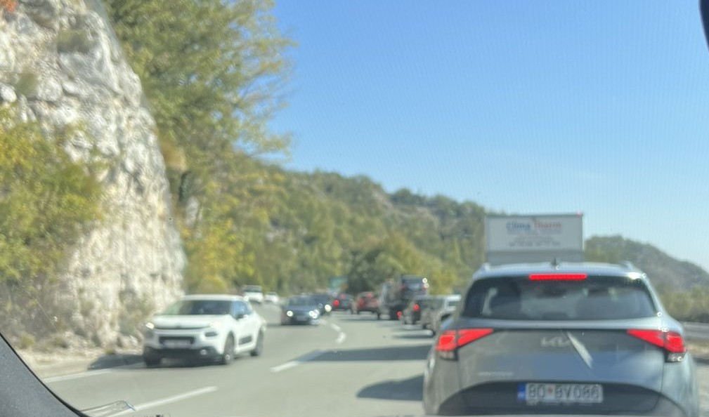 Udes na putu Cetinje – Podgorica: Povrijeđena jedna osoba
