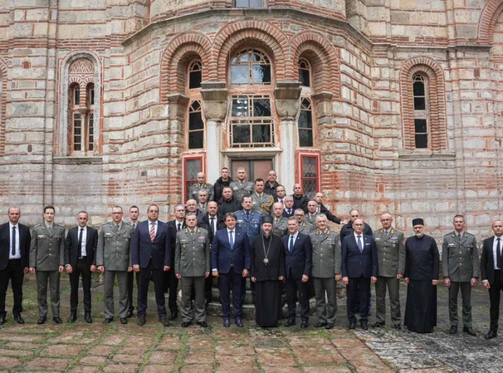Gašić sa saradnicima u dvodnevnoj poseti manastiru Hilandar