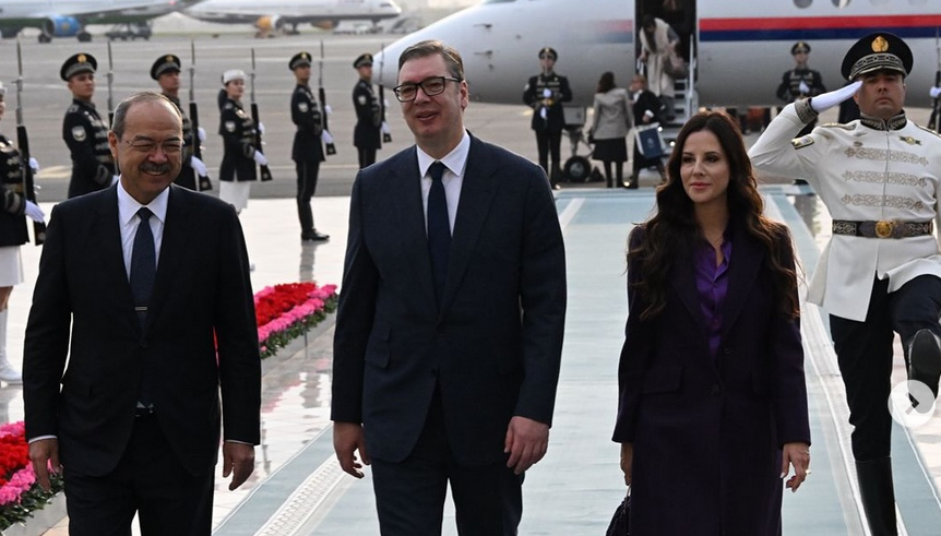 Vučić dočekan u Uzbekistanu sa porukama na srpskom jeziku širom grada; „Vaša ekselencijo dobro došli u drevni i vječni grad“