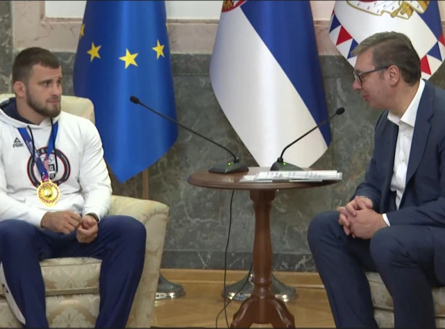 Vučić: Zahvalnost Komarovu za sve što je učinio za Srbiju u kratkom roku