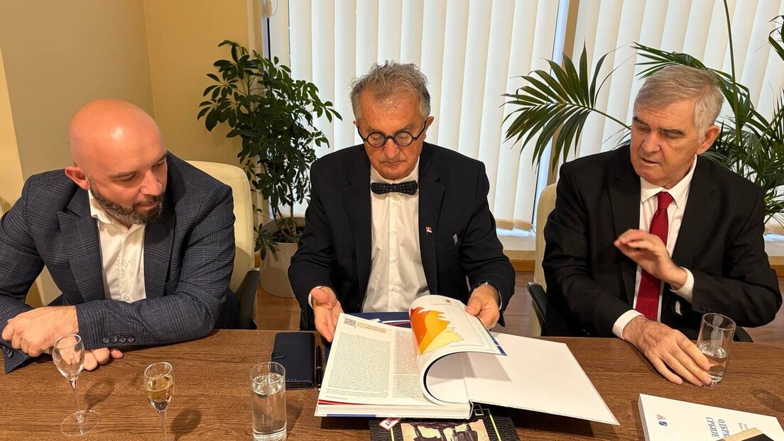 Beriša sa ambasadorom Srbije u Podgorici Nebojšom Rodićem