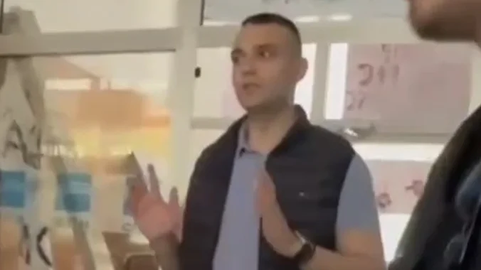 Blokader Pavle Cicvarić napao Luku Laloševića na Fakultetu političkih nauka!