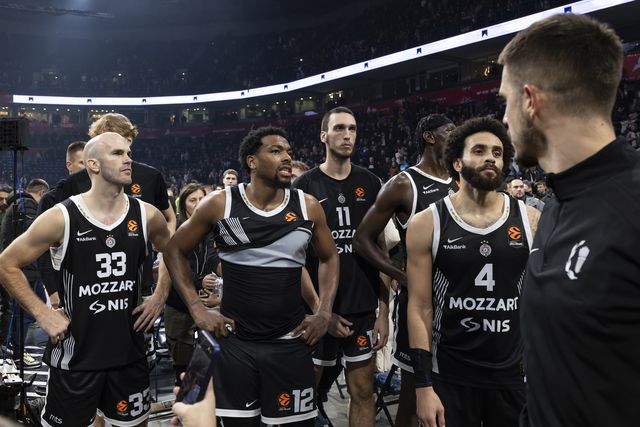 Kad politika pojede KK Partizan: Tribine pretvorene u političku binu, klub tone u haos; Karma došla po račun