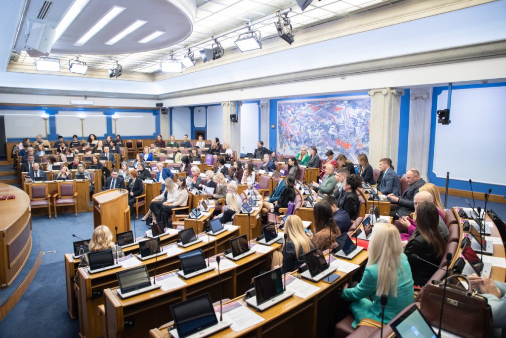 (FOTO GALERIJA) Skupština Crne Gore bila domaćin naučne konferencije: „Žena u Crnoj Gori – istorijska retrospektiva: u porodici, politici, ratu, profesiji, nauci, položaj u savremenosti“