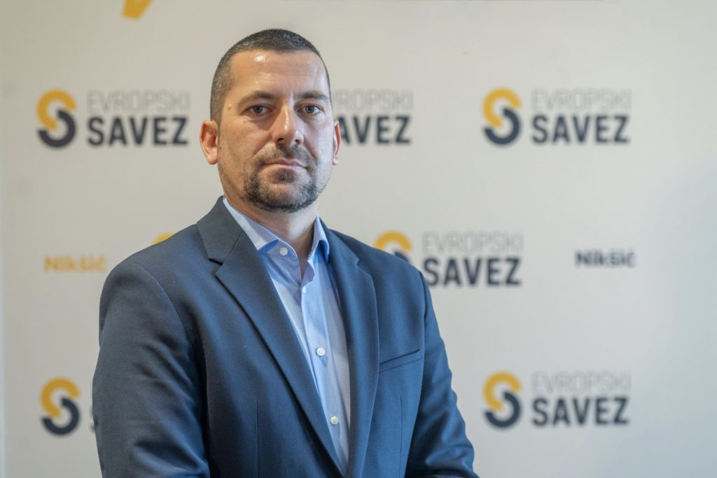 Za Evropski savez Njegoševa želja simbol aneksije; Perović: Predosjeća li i nikšićki PES obnovu kapele na Lovćenu? 