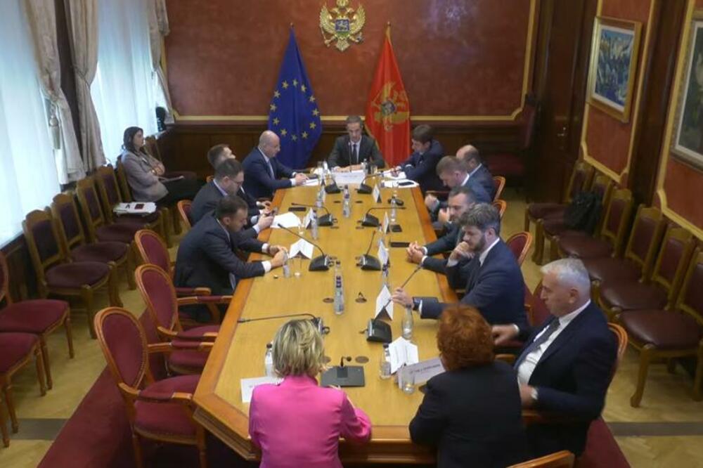 Odbor glasa posebno o svakom od deset kandidata za DRI kako bi osigurao transparentnost
